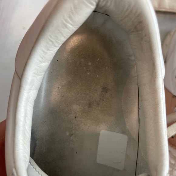 ❌SOLD❌VALENTINO White Rose Gold Leather Rockstud Low Top Sneakers - Picture 2 of 12